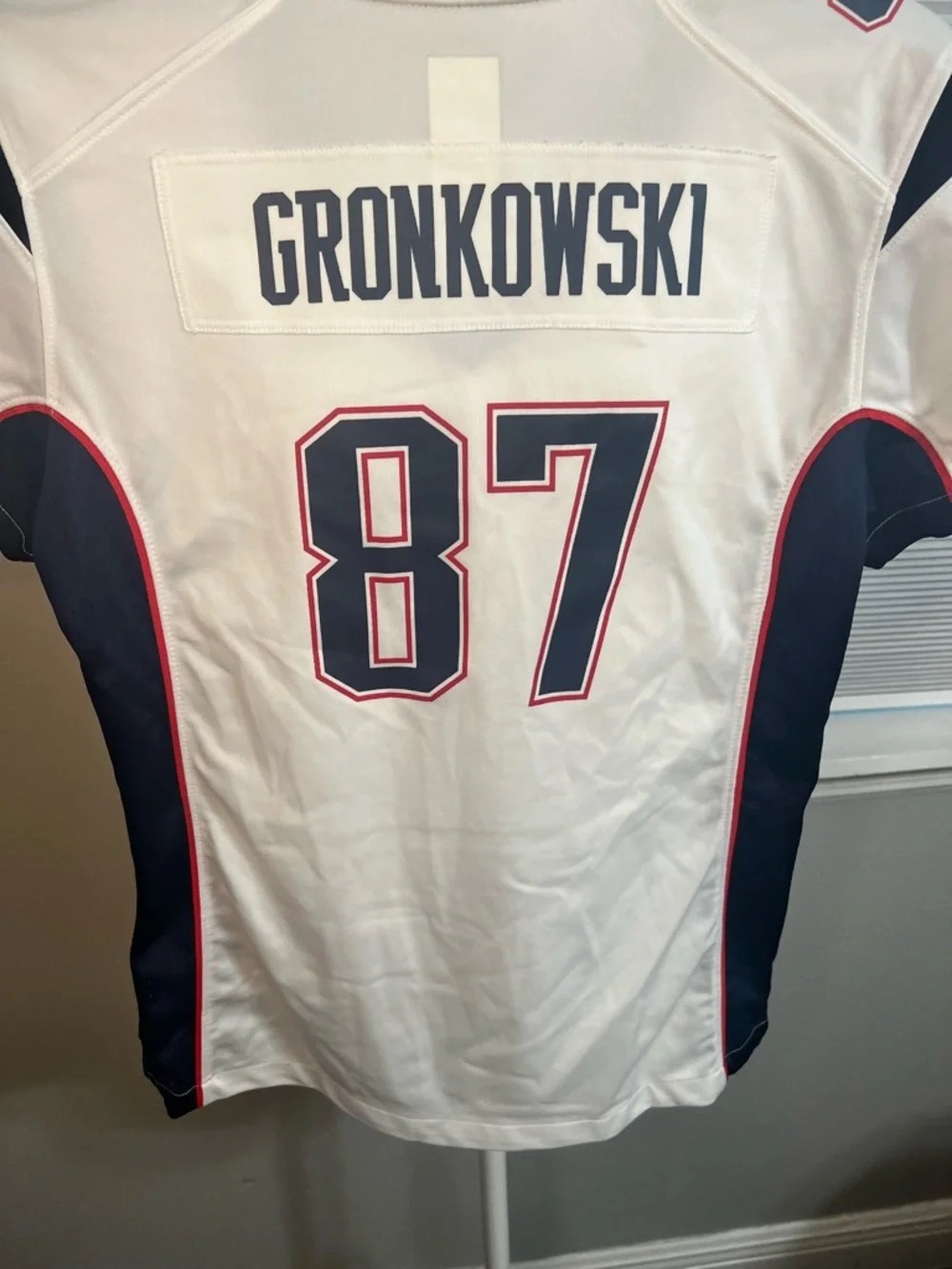 Nike WOMEN'S NEW ENGLAND
PATRIOTS ROB GRONKOWSKI LIMITED
PLAYER JERSEY WHITE #87 - Picture 9 of 13
